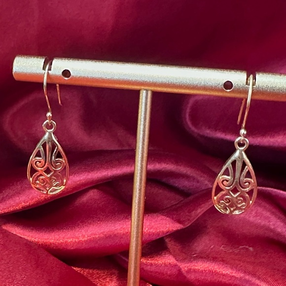925 Sterling Silver Teardrop Filigree Dangle Earrings - Picture 3 of 11